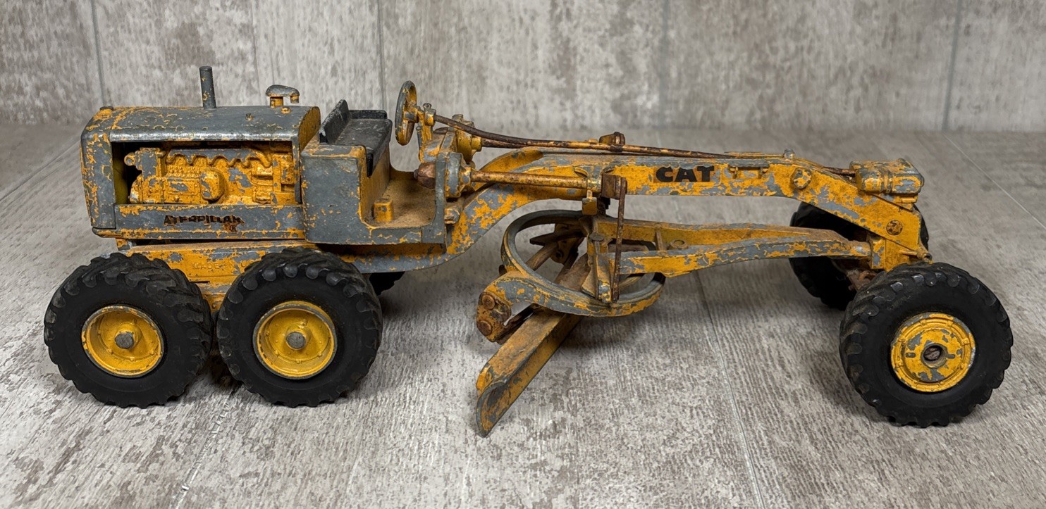 Vintage Ertl/Reuhl Caterpillar No. 12 Motor Road Grader Diecast For Parts/Repair