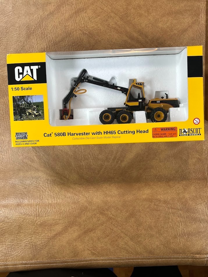 CAT 580B Forestry Harvester 1:50 Diecast w/ H65 Head Norscot NEW FREE SHIPPING