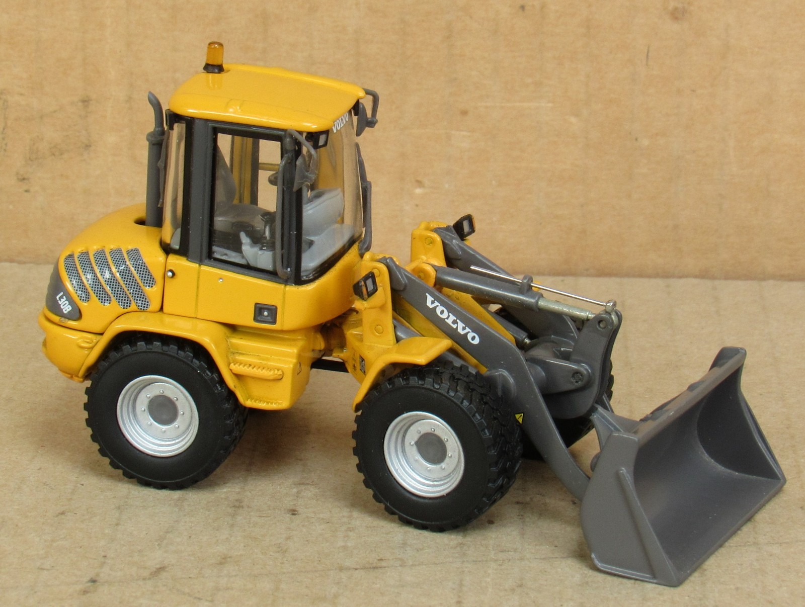 Motorart 300035 – Volvo L30B Wheeled Loader – 1:50 Scale (no box)