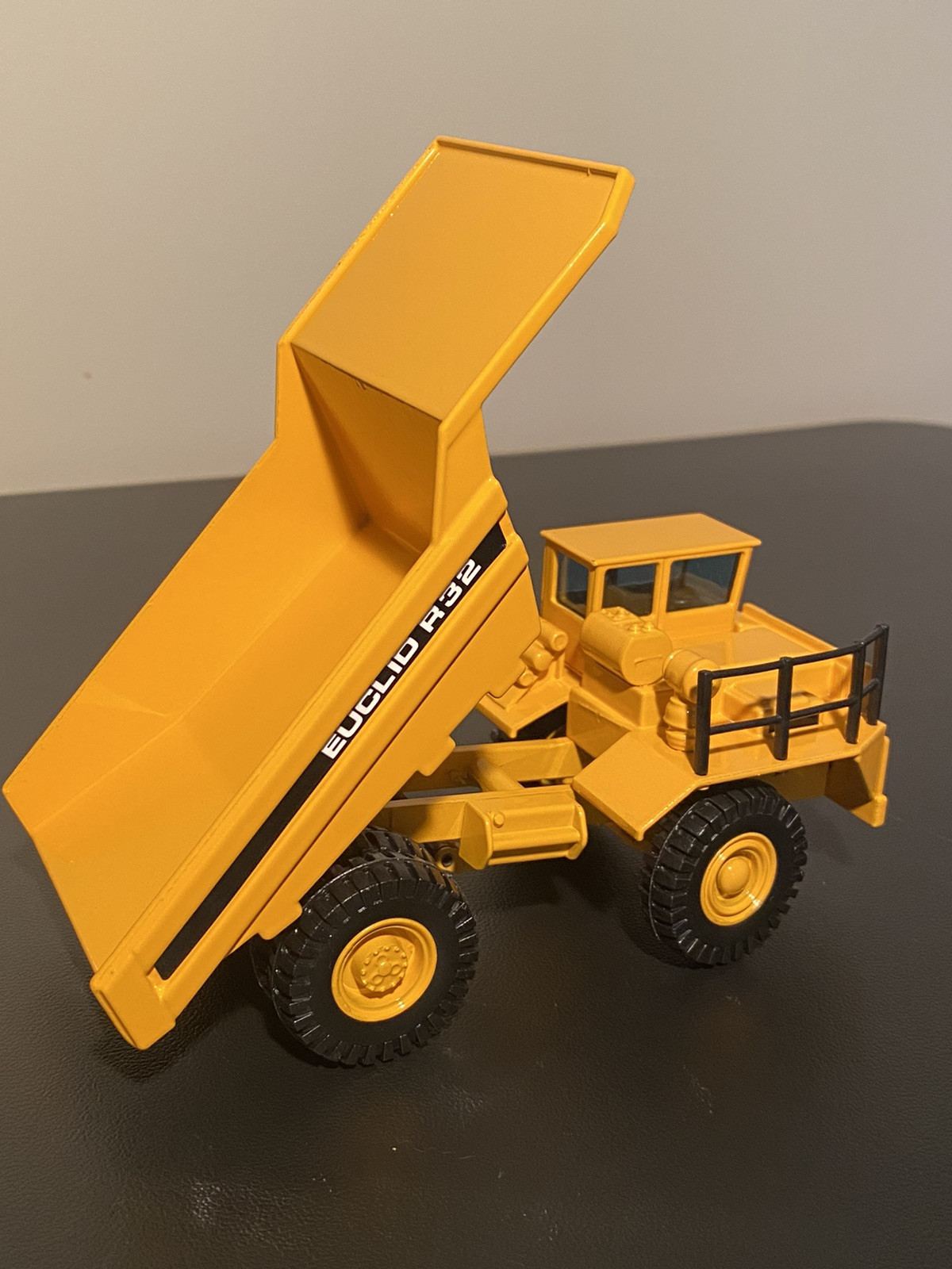JOAL 1:50 die-cast #228 Euclid R32 Rigid Mine Dump Truck NEW condition!