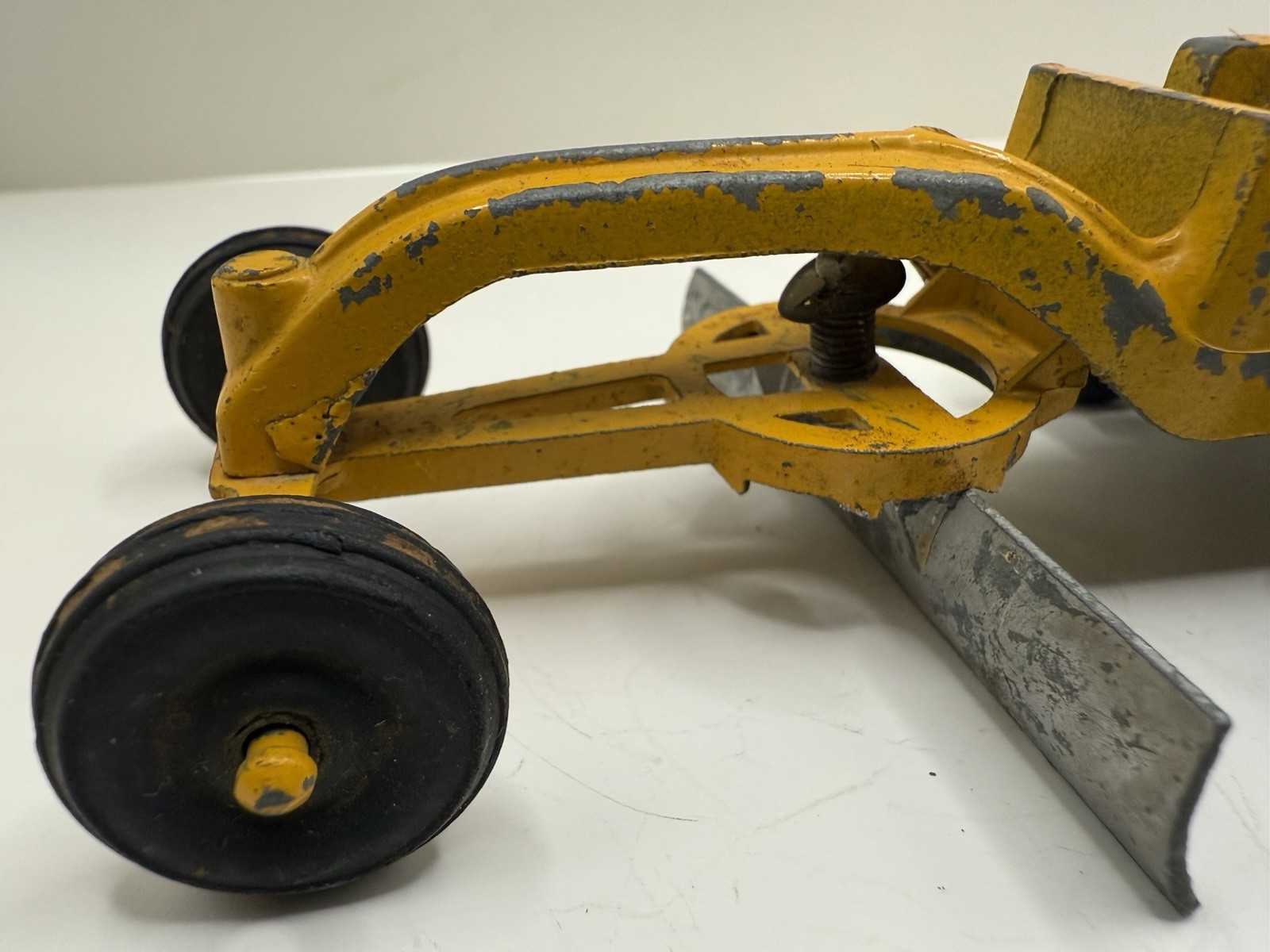 VINTAGE TOOTSIETOY CATERPILLAR ROAD GRADER
