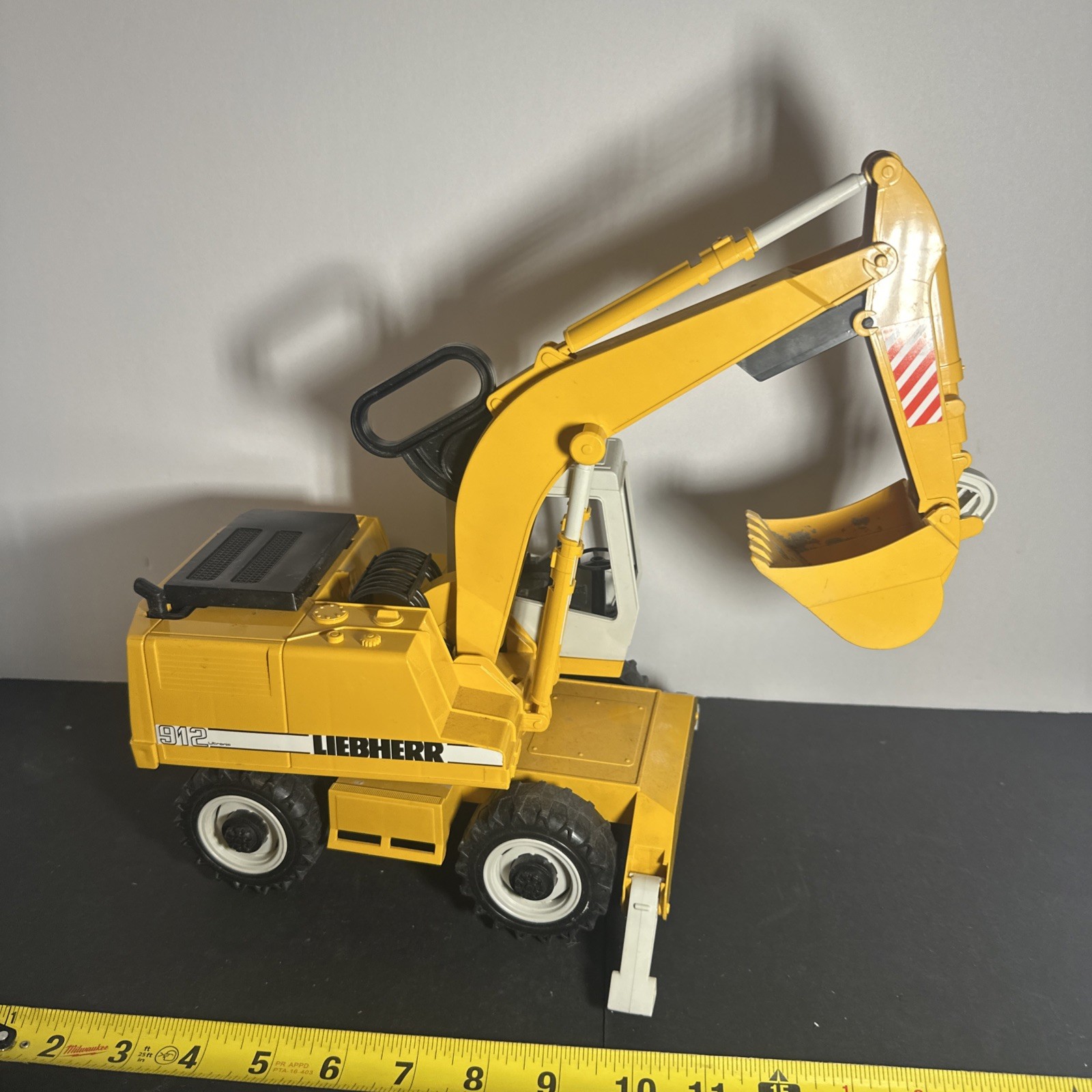Bruder Toys Liebherr 912 Backhoe Digger Excavator 1/6 Scale Beautiful – Germany