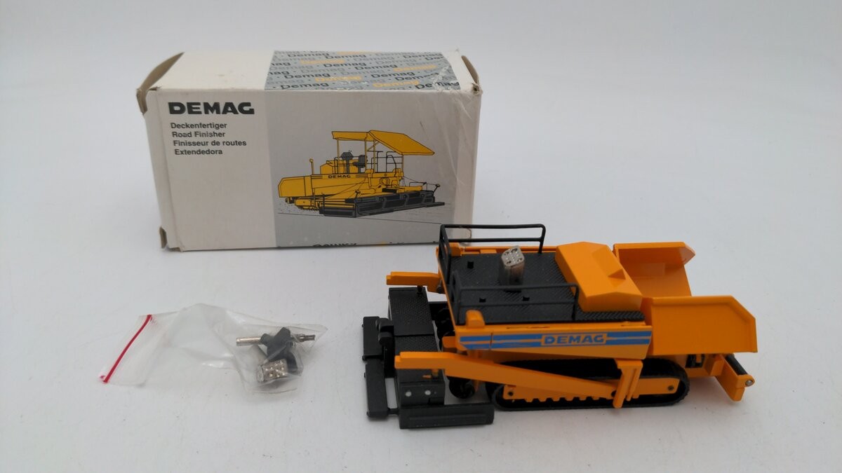 NZG 231 1:50 Scale Die-Cast Demag Road Finisher Asphalt Paver Die Cast Model EX