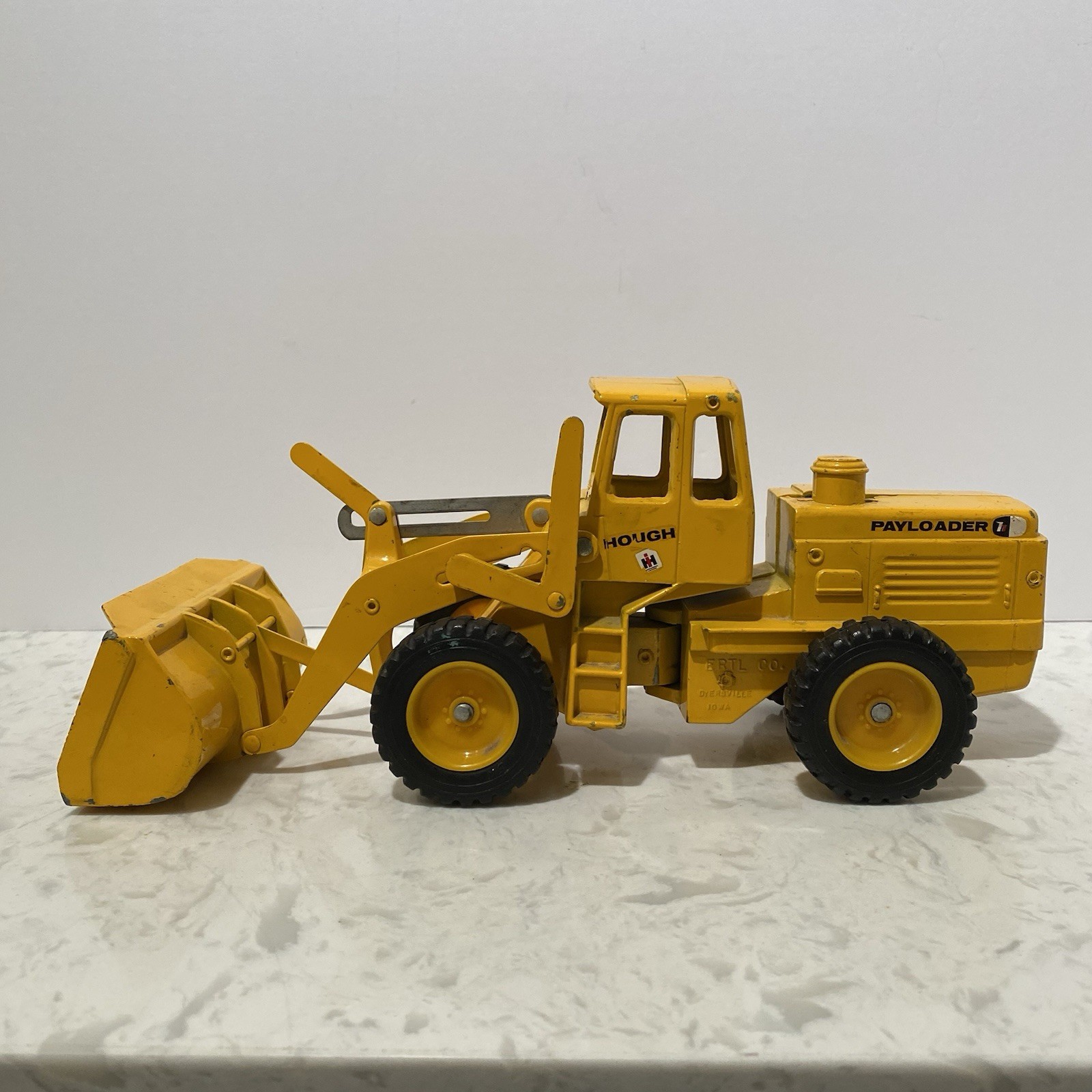 ERTL International Harvester IH Hough Payloader Articulated Bucket Loader
