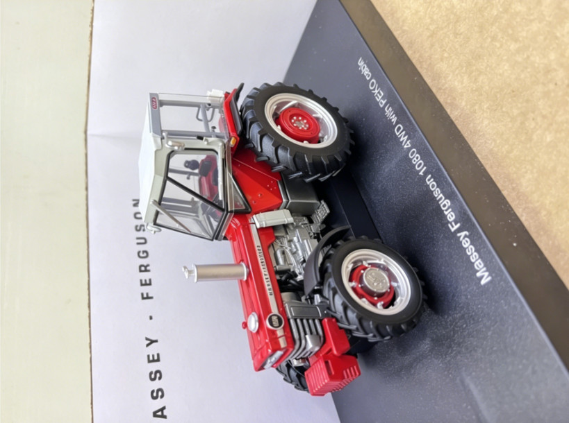 1:32 UH Massey Ferguson 1080 4WD with PEKO Cabin Tractor Machine Diecast Model