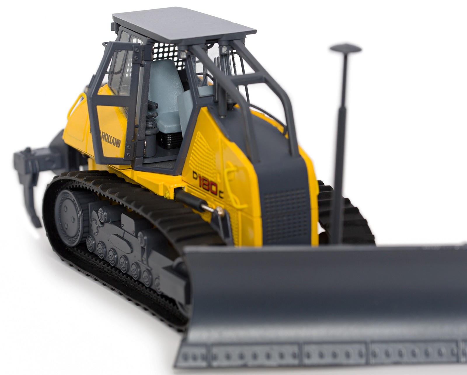 MOTORART – NEW HOLLAND D180C Excavator – 1/50 – MOT13786