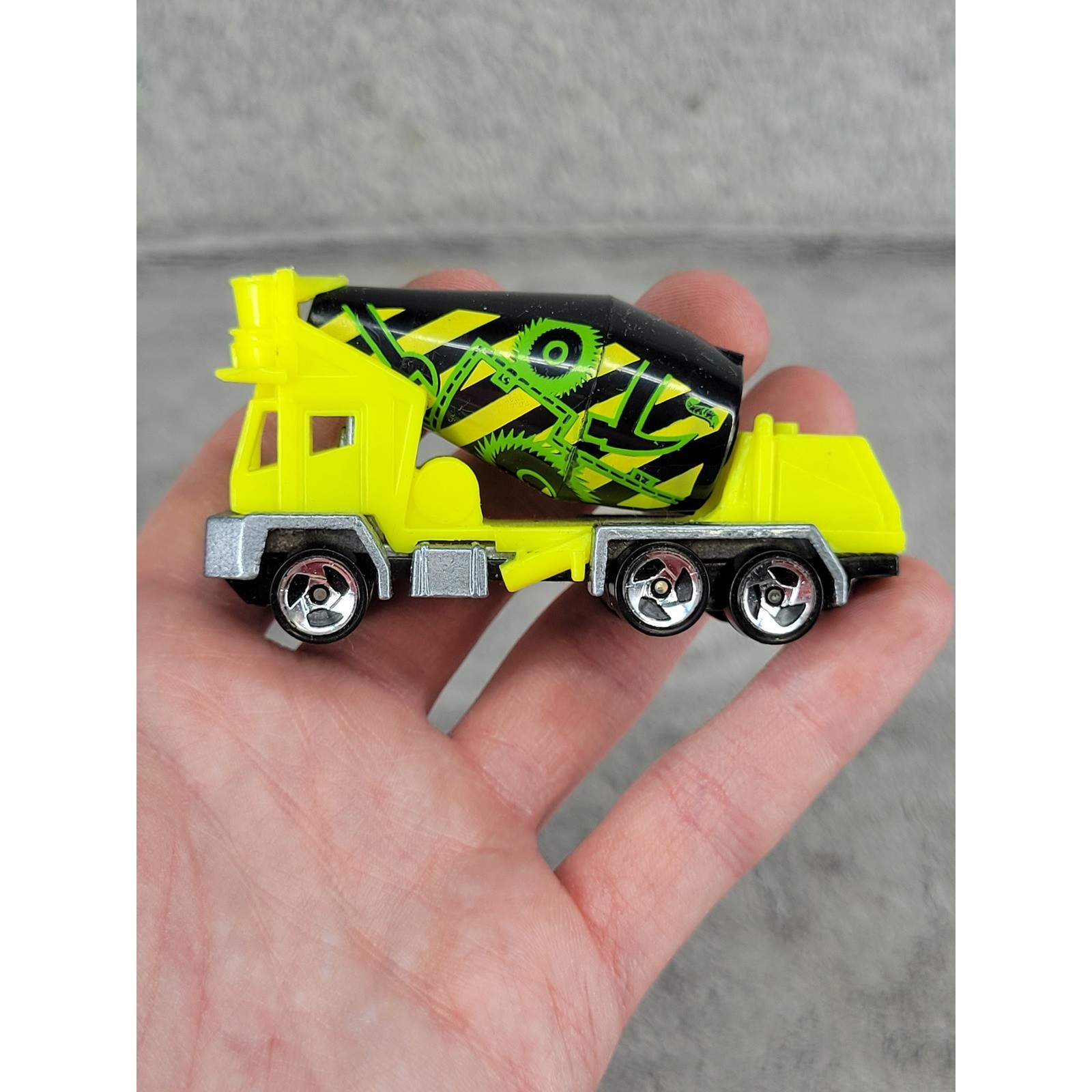 Hot Wheels Cement Mixer Neon Yellow Black Drum 1991 Mattel Malaysia Diecast
