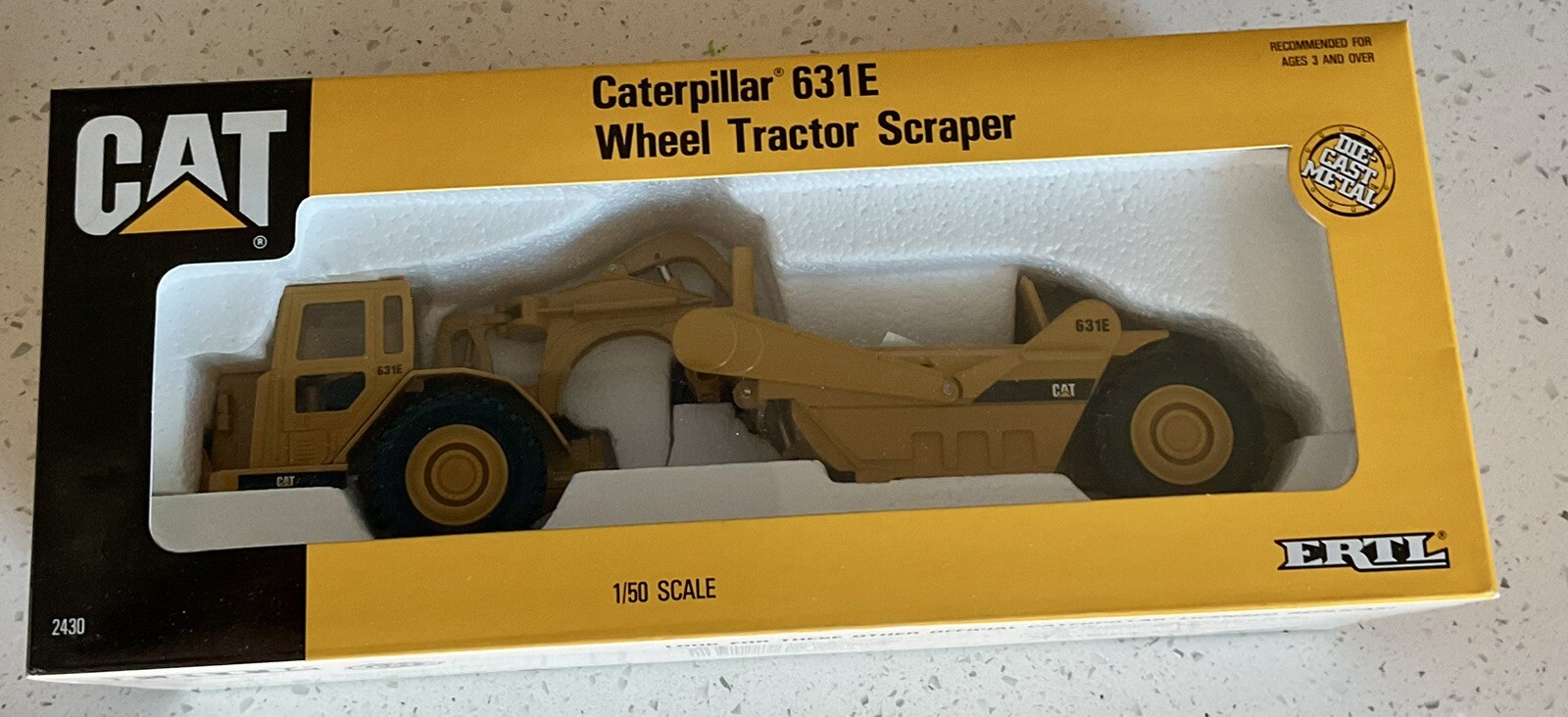 Caterpillar Cat 631E Wheel Tractor Scraper – ERTL 1:50 Scale Diecast Model #2430