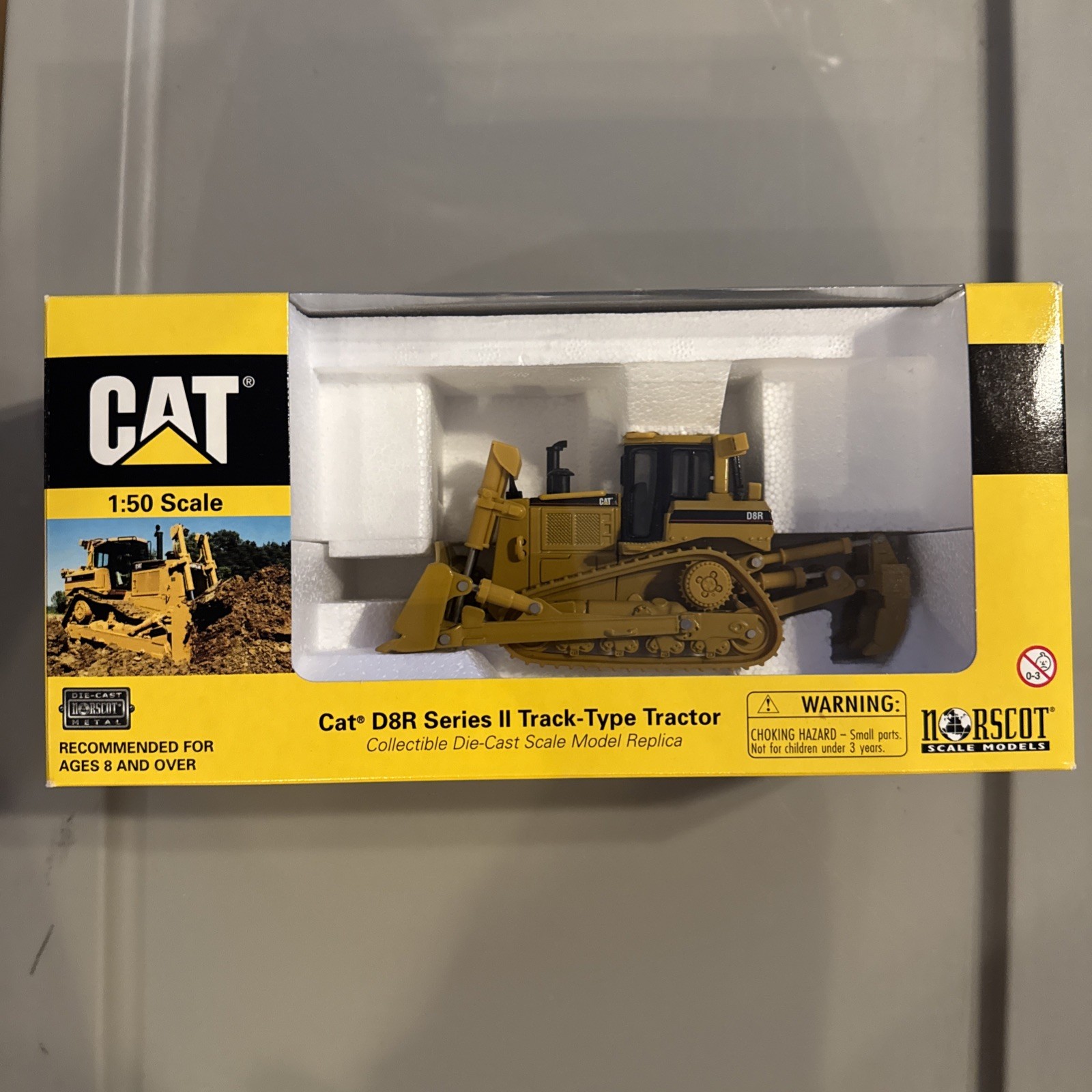 Norscot 55099 1:50 Caterpillar D8R Series II Track-Type Construction Tractor