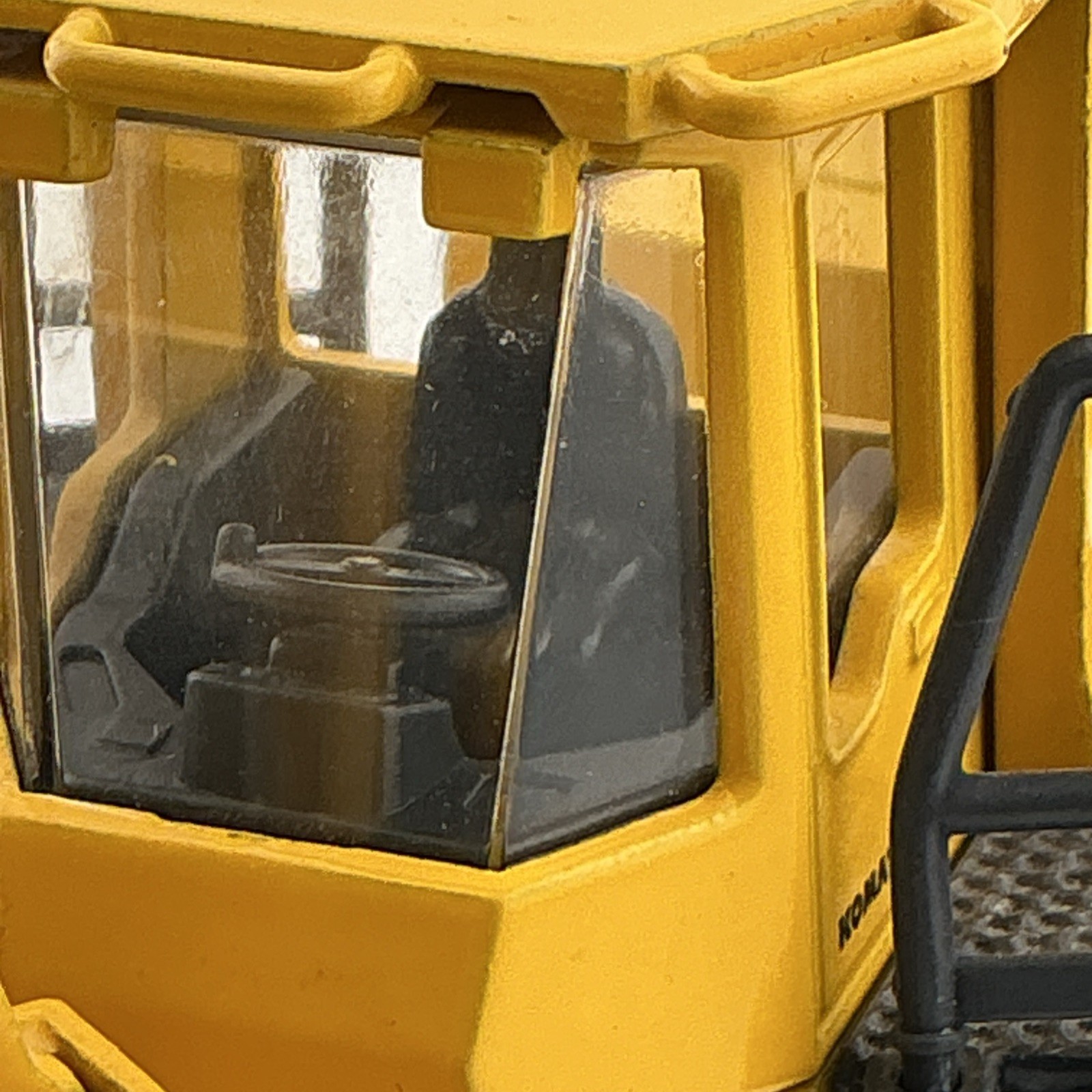 JOAL Komatsu WA600 1:50 Scale Diecast Wheel Loader Articulated Model w/ Bucket