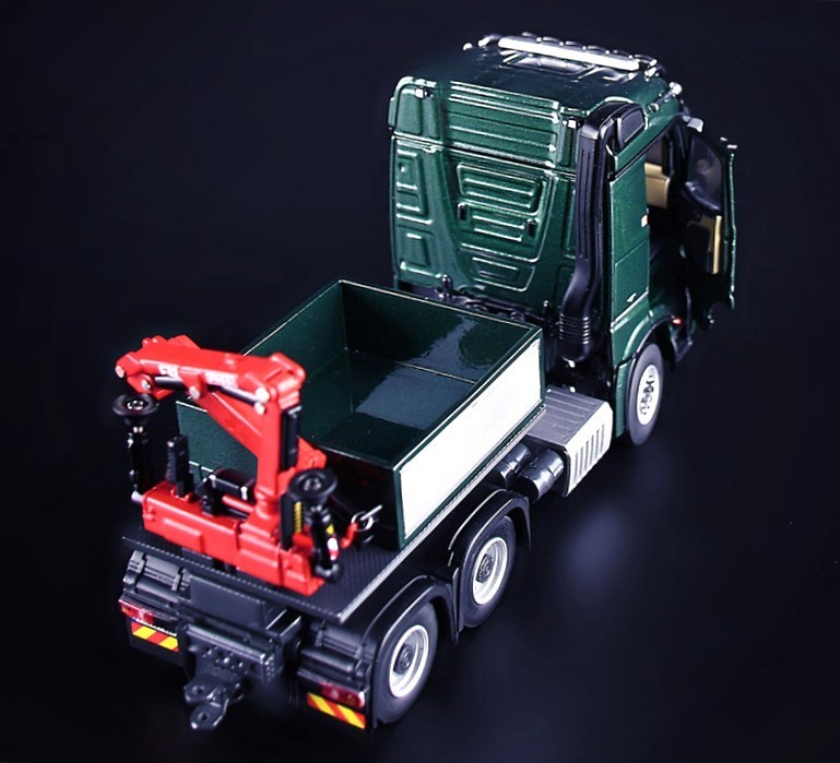 IMC 32-0072 Mercedes-Benz Arocs StreamSpace 6×4 w/Fassi Crane 1/50 Diecast MIB