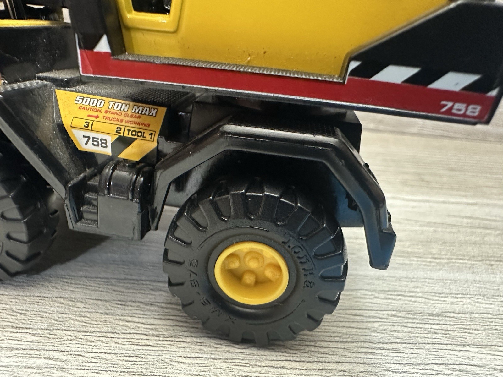 Vintage 1998 Maisto Mighty Mini Tonka 758 Swivel Bucket Crane 1:64 Truck 5.5” **