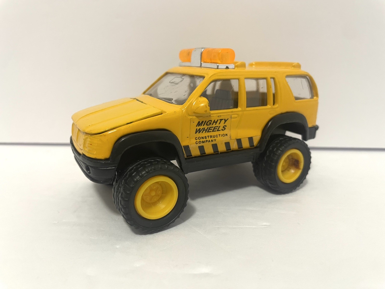 Soma Mighty Wheels Construction Company 4wd SUV Yellow Diecast 4&Prime; Long