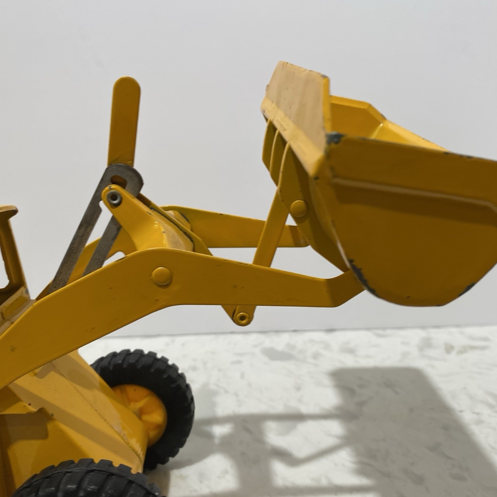 ERTL International Harvester IH Hough Payloader Articulated Bucket Loader
