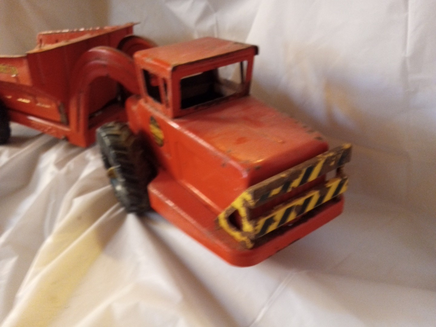 Nylint Dump Truck pressed steel hydraulic Haul Truck Dumper No. 4600 Orange