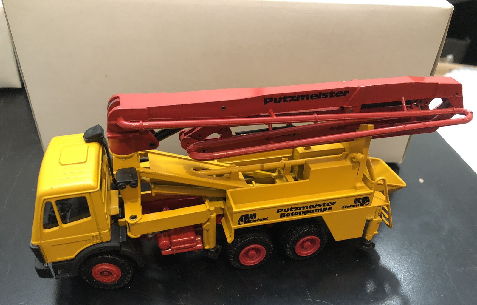 Conrad #3080 Mercedes Putzmeister Concrete Pump Truck 1:50 – Diecast Model Boxed