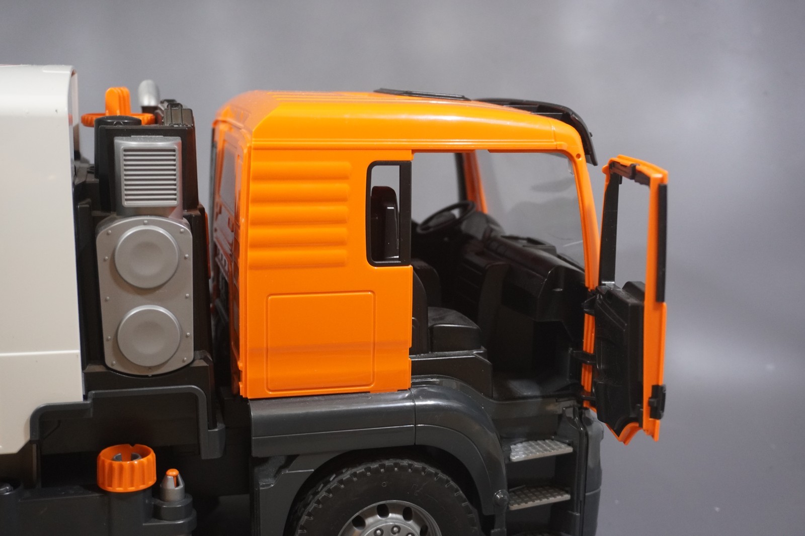 BRUDER #03780 MAN TGS Street Sweeper 1:17 Scale TRUCK BS100