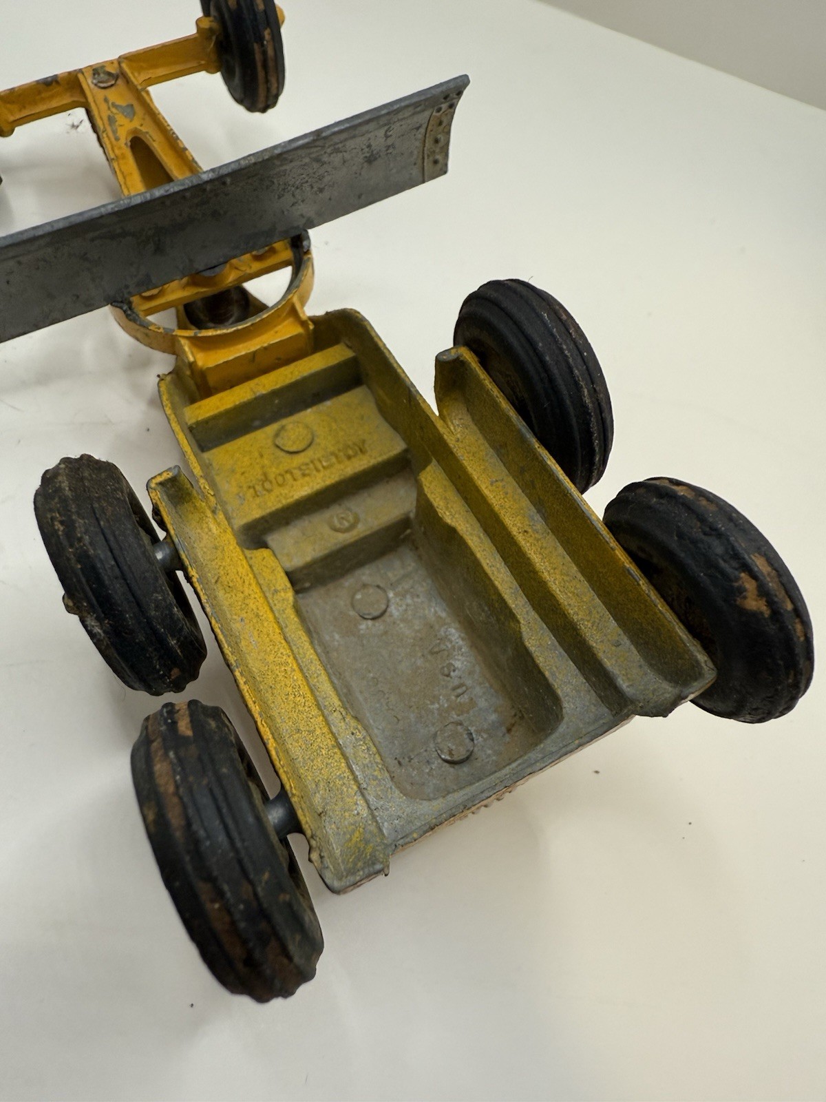 VINTAGE TOOTSIETOY CATERPILLAR ROAD GRADER
