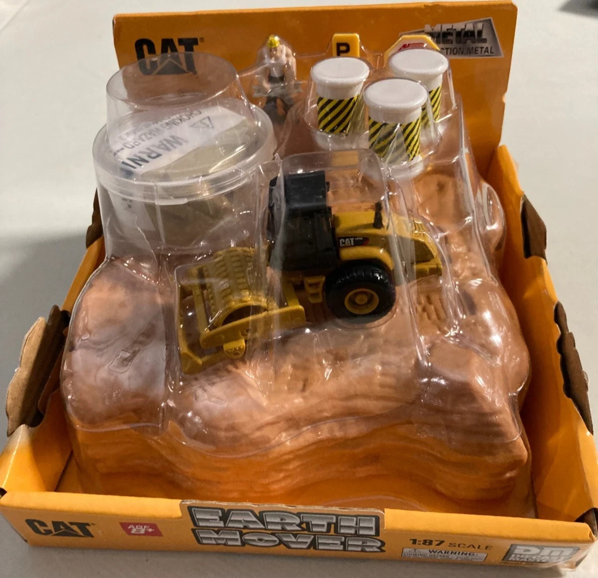 CATERPILLAR 1:87 CAT CP56 Padfoot Drum Vibratory Roller DIECAST MASTERS 84490A