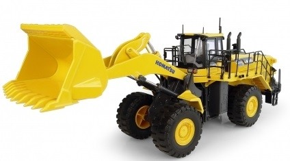 UNIVERSAL HOBBIES – KOMATSU WA600-8 – 1/50 Charger – UH8127