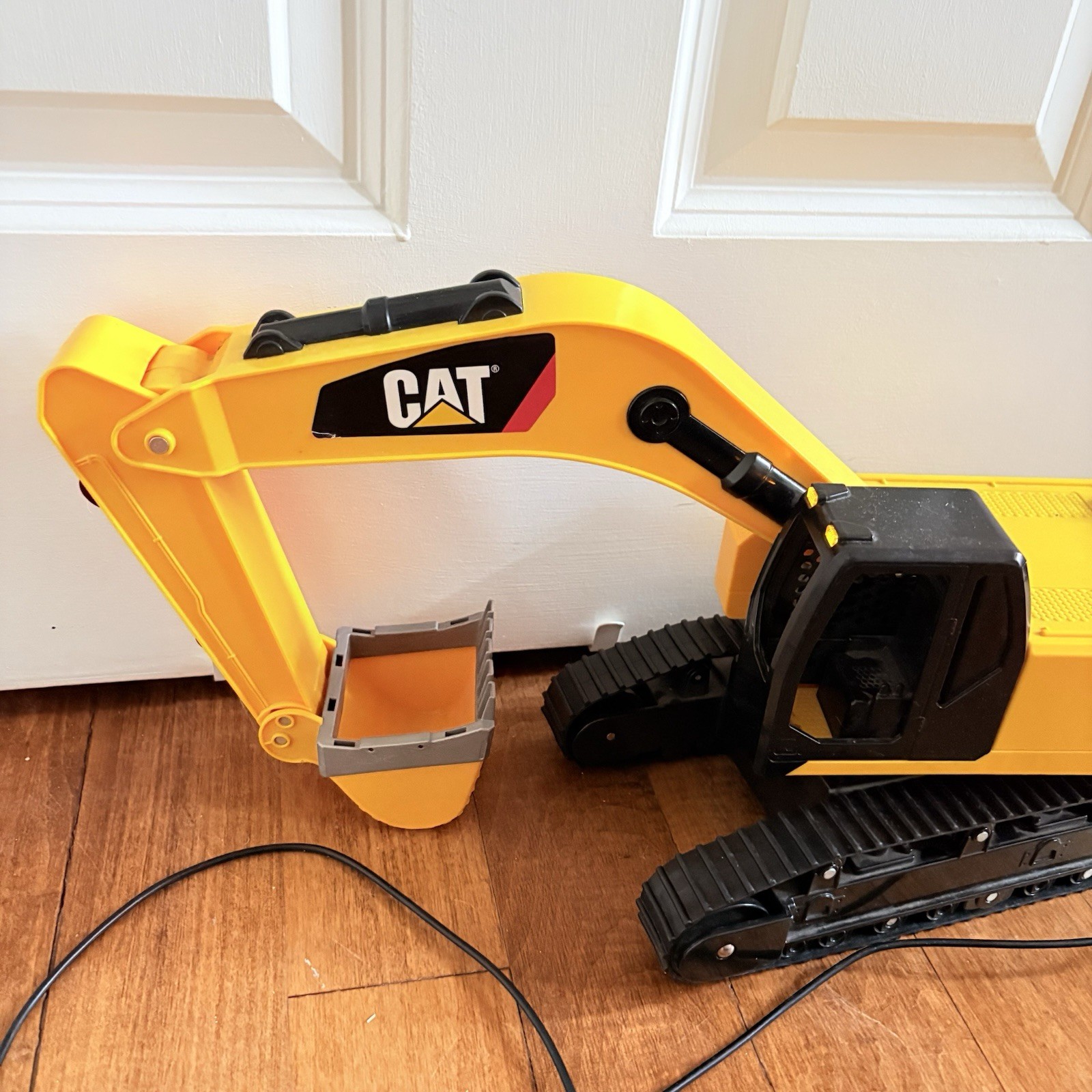 Toy State vintage plastic Caterpillar CAT wired Remote Control Excavator sounds