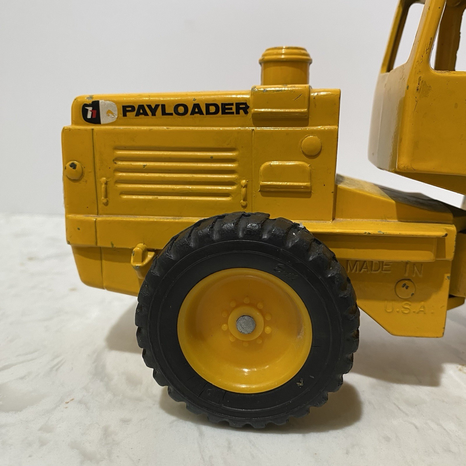 ERTL International Harvester IH Hough Payloader Articulated Bucket Loader