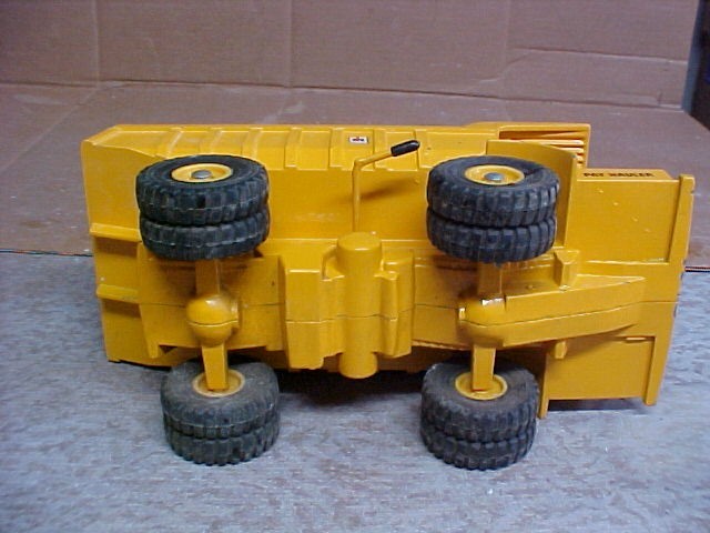 VINTAGE ERTL International Harvester Pay Hauler Toy Dump Truck