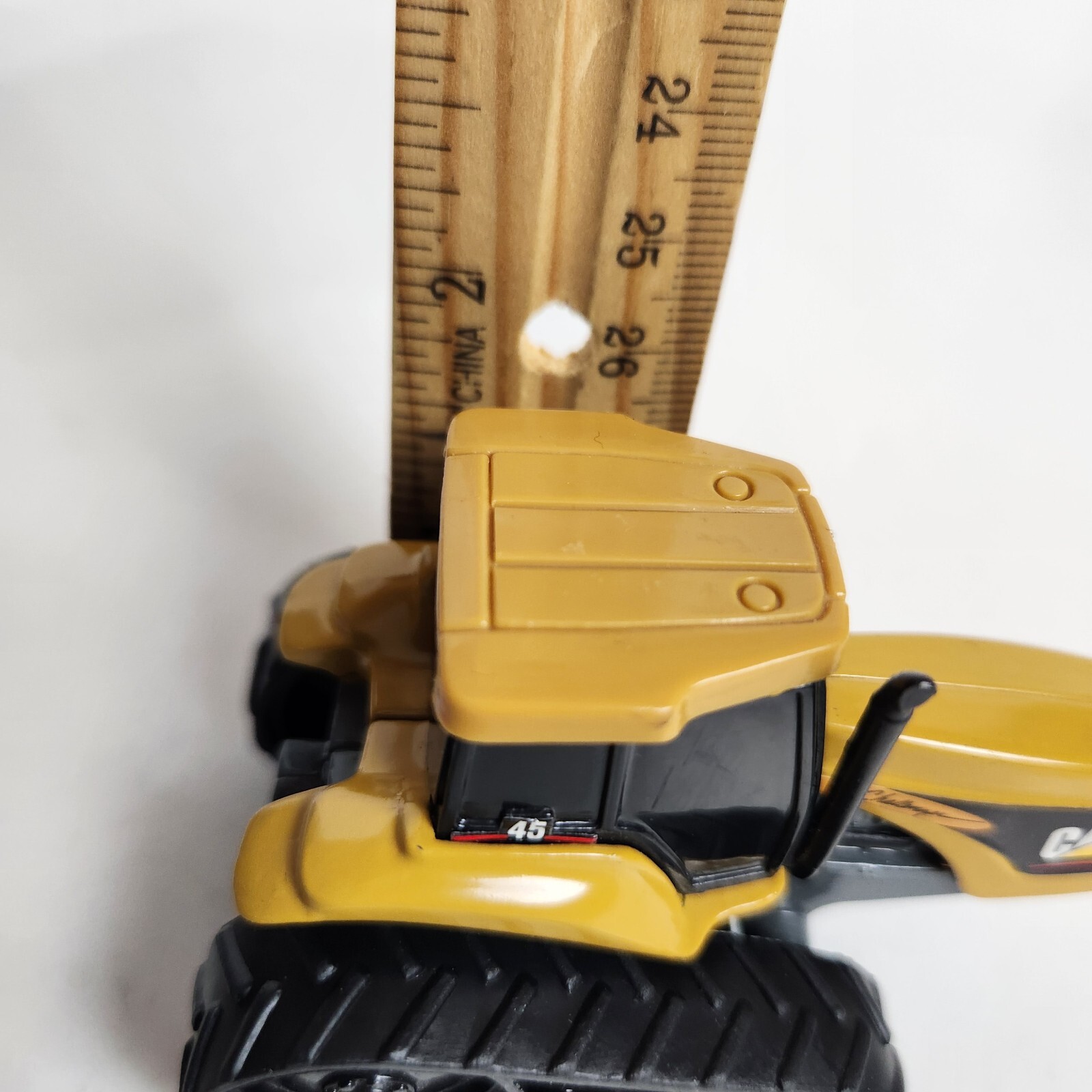 Vintage 1994 Ertl 1:64 Caterpillar Challenger 45 Track Tractor