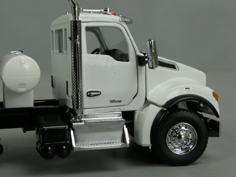 1:50 DM T880SFFA MC Cement Mixer Truck Construction Machine Diecast Model