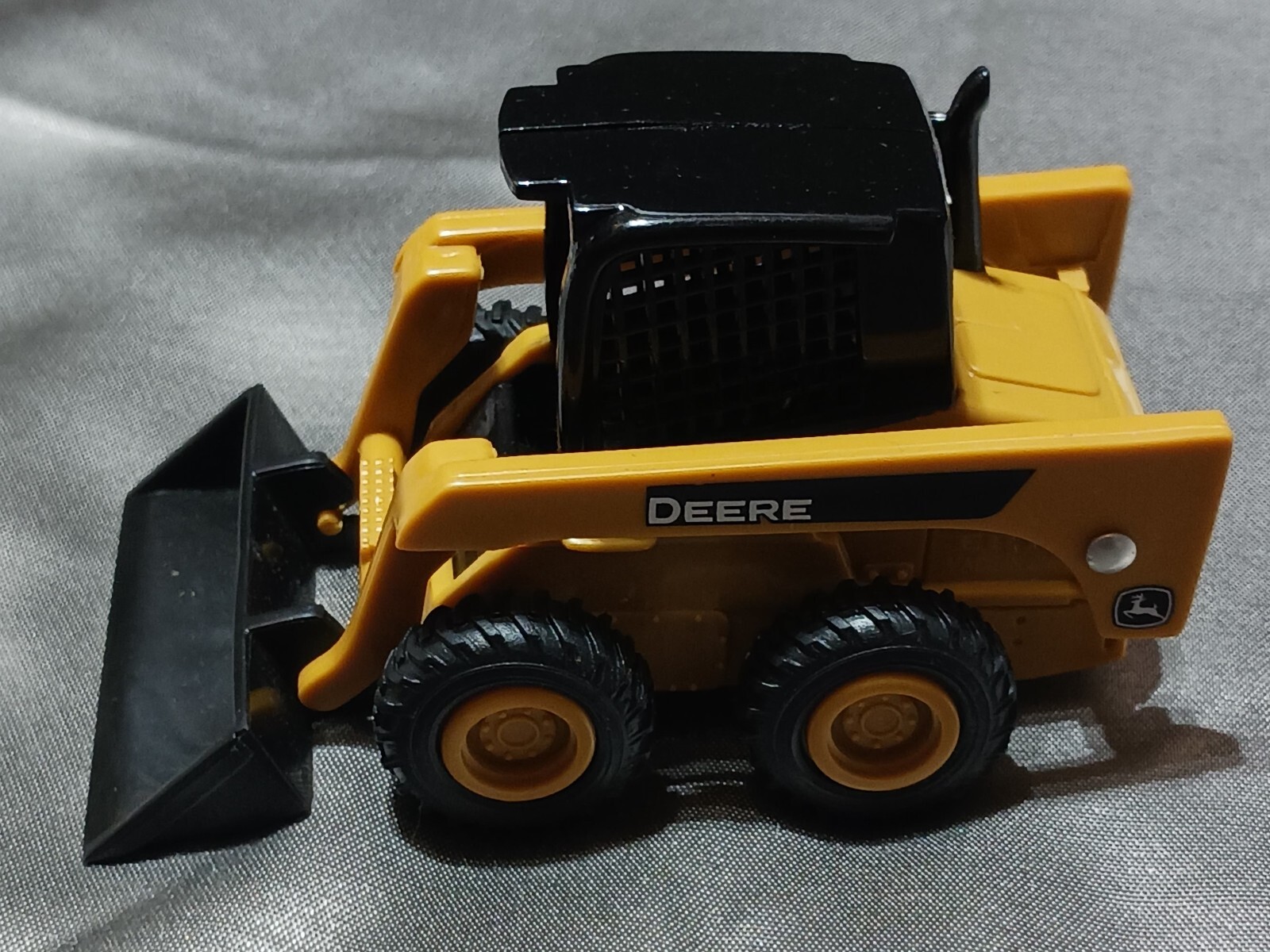 John Deere Skid Steer Loader 4&Prime;x2.5&Prime; Hard Plastic Toy F0522YL02