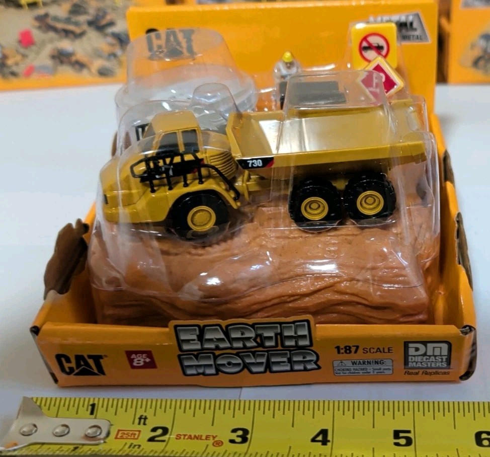 (6) Diecast Masters Caterpillar Diecast Earth Movers 1:87 Earth Movers -HO Scale
