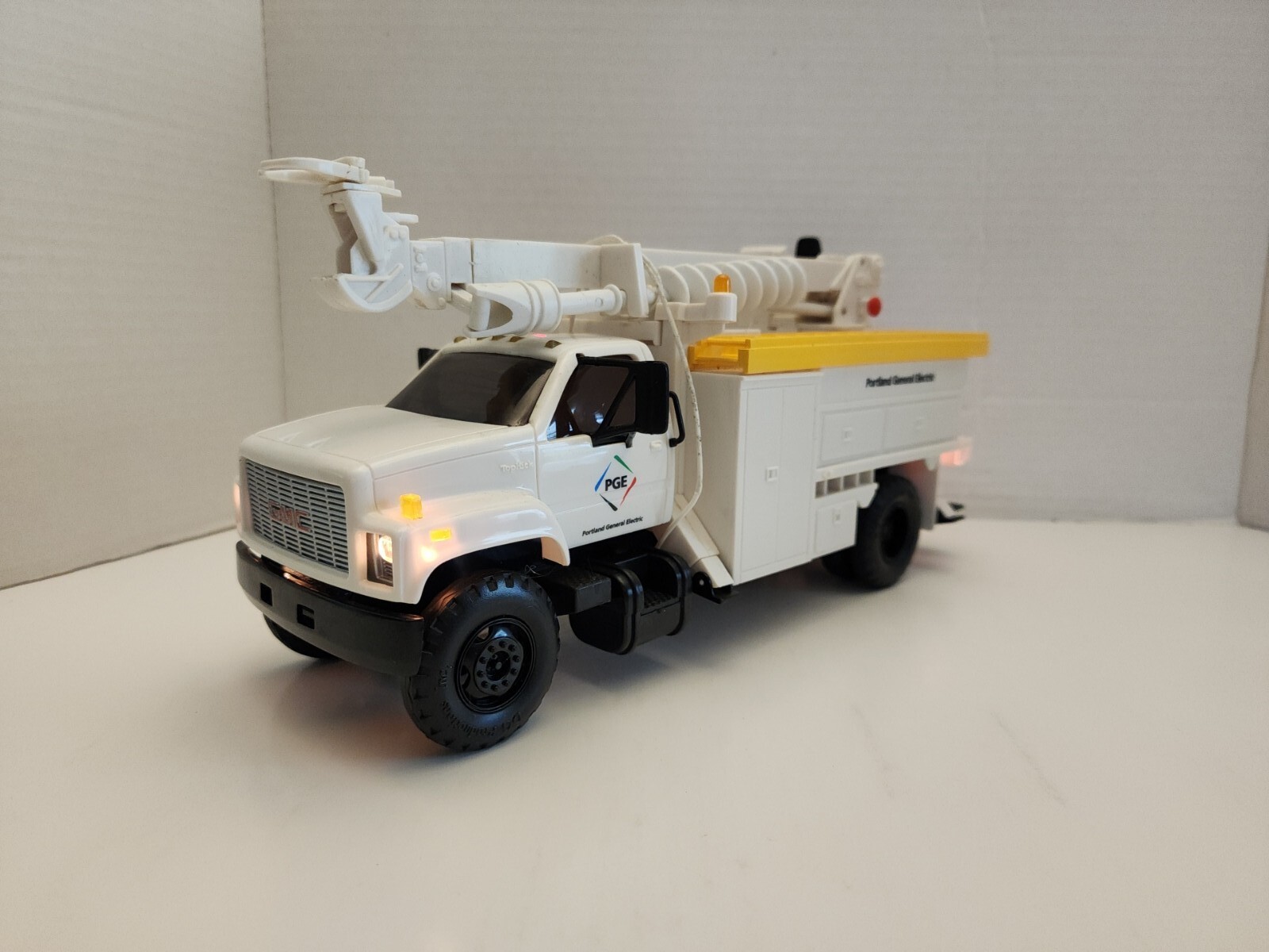 11&Prime; DG PRODUCTIONS-1996-2-1 Portland General Pole Setter Auger Digger Truck