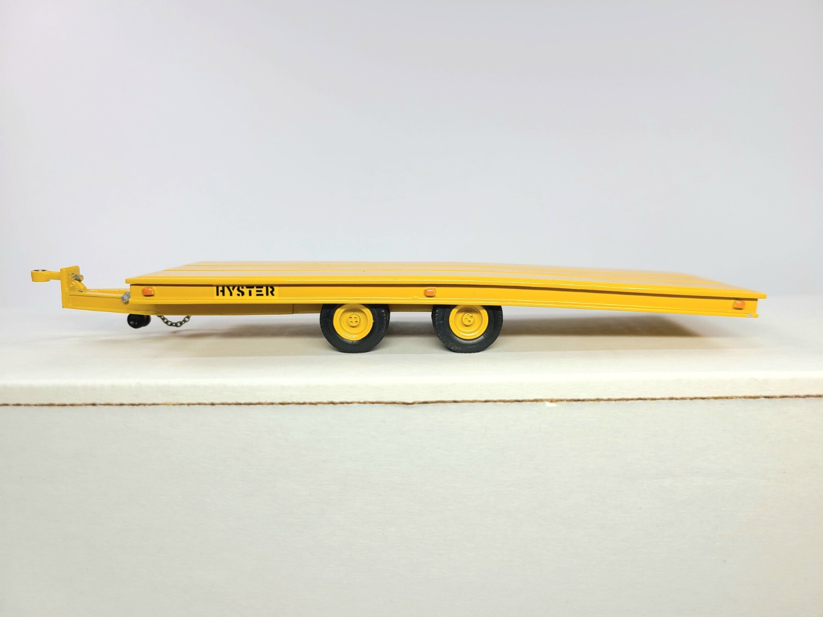 Hyster Tag Tilt Trailer – Yellow – ASAM Smith 1:48 Scale Diecast Model