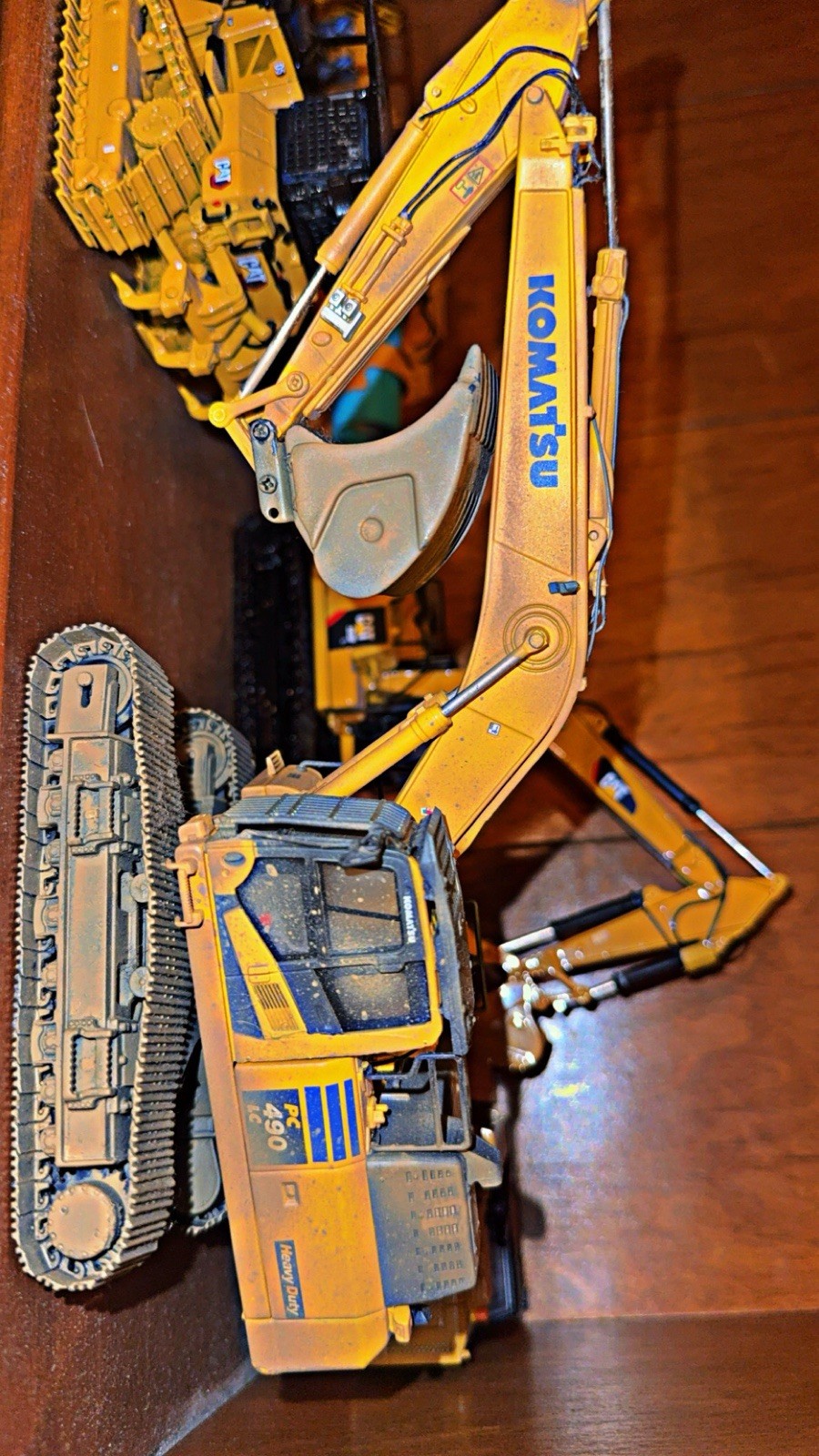 Komatsu PC490 LC Heavy Duty Excavator Diecast Model 1:50 Yellow/Blue