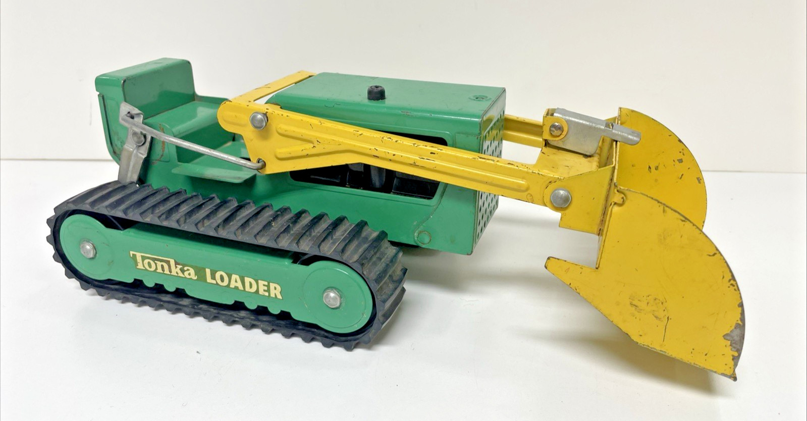 Vintage Tonka Front End Loader Green & Yellow 5 » x 12 »