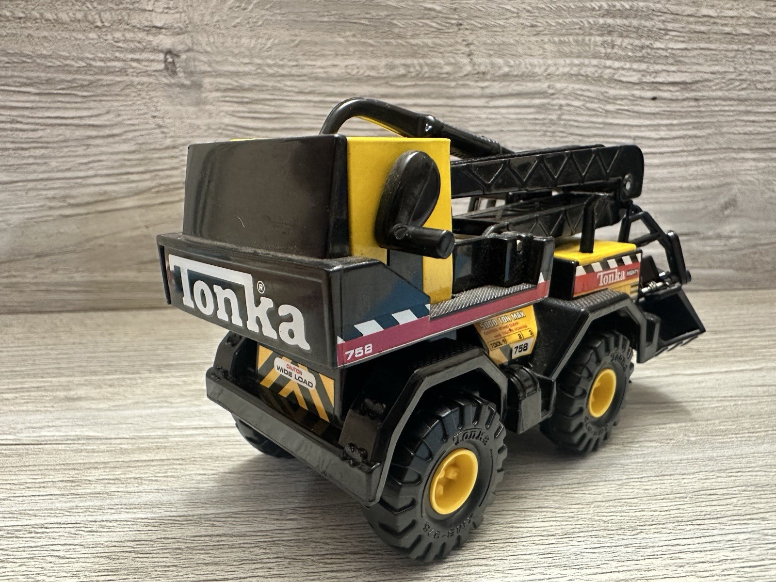Vintage 1998 Maisto Mighty Mini Tonka 758 Swivel Bucket Crane 1:64 Truck 5.5” **