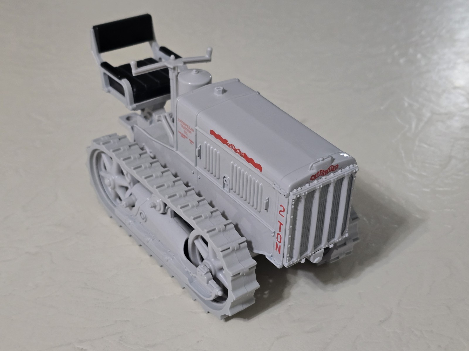 ERTL Caterpillar 2-Ton Track-Type Tractor 1:16 Scale Die Cast 2438: Original Box