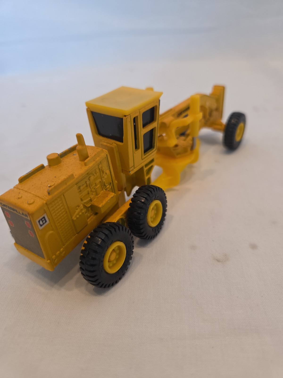 Vintage Ertl Mighty Movers Caterpillar Road Grader 6&Prime; Die-Cast Pre-owned