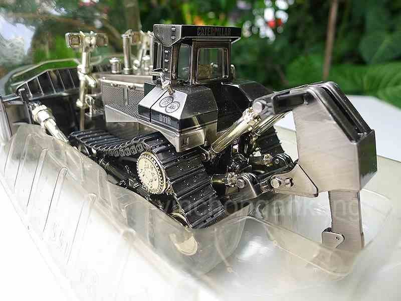 Norscot Limited Edition CAT D11R track-type Tractor 1:50 Scale Silvery Colour