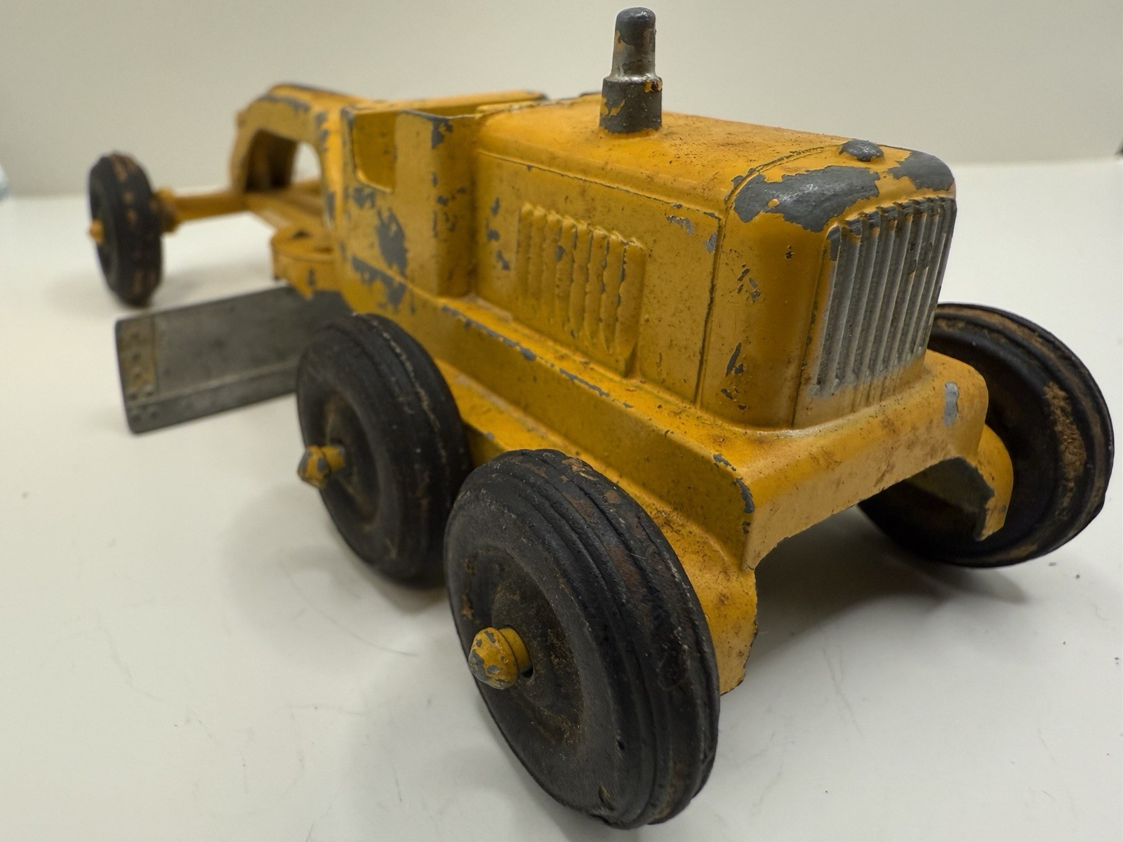 VINTAGE TOOTSIETOY CATERPILLAR ROAD GRADER