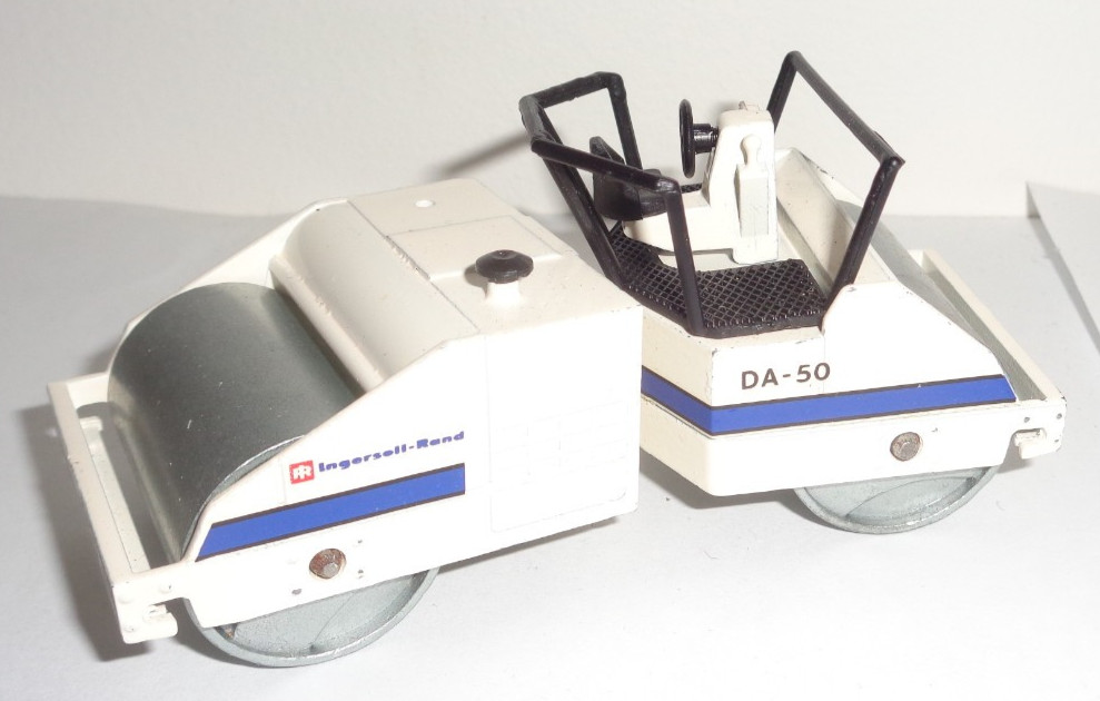 NZG #203 1/50 Ingersoll-Rand DA50 Vibratory Asphalt Roller Compactor – Boxed