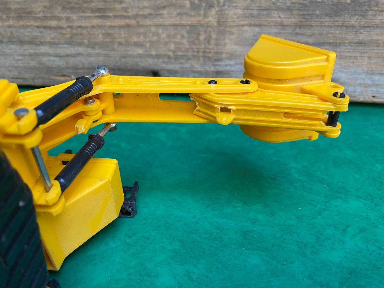 T-5005 Aera Toy State Excavator Play Machine Yellow Vintage Parts