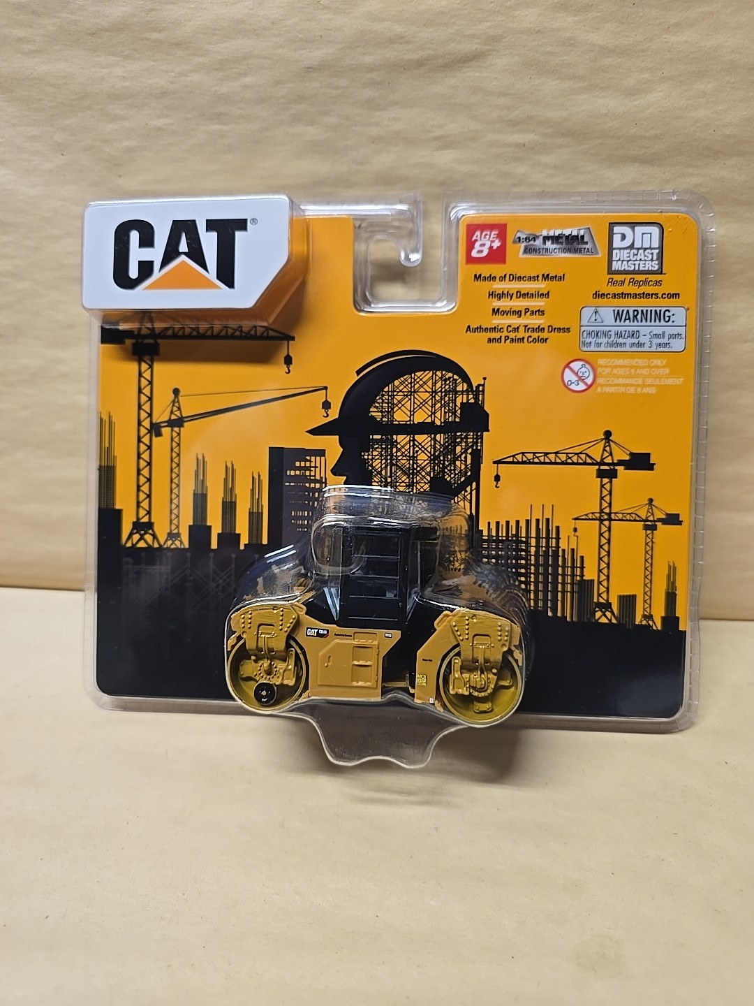 1:64 CB-13 Tandem Vibratory Roller with Cab Diecast Masters Caterpillar