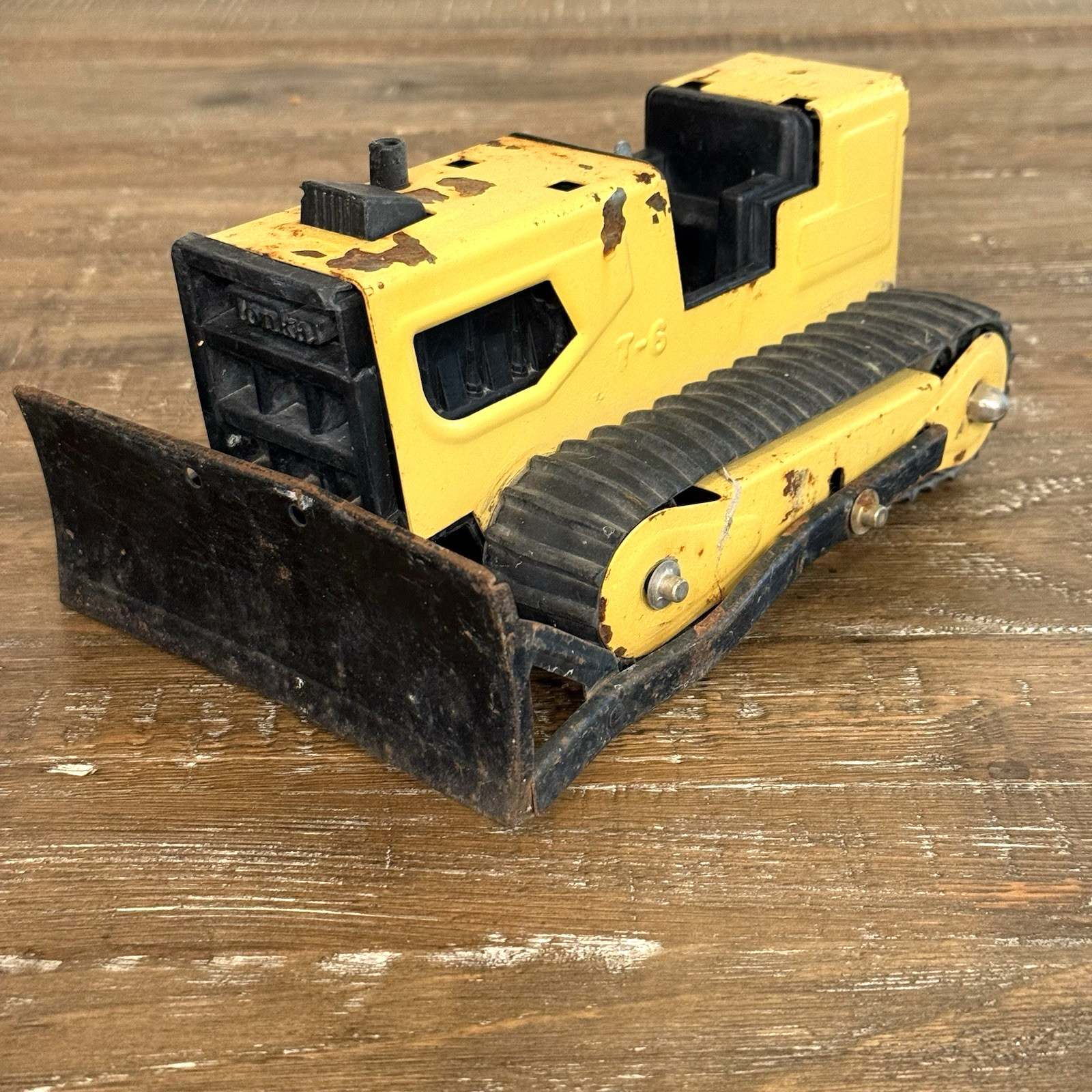 1970s VTG Tonka Toys Caterpillar T-6 Bulldozer – Pressed Steel – MISSING 1 TRACK