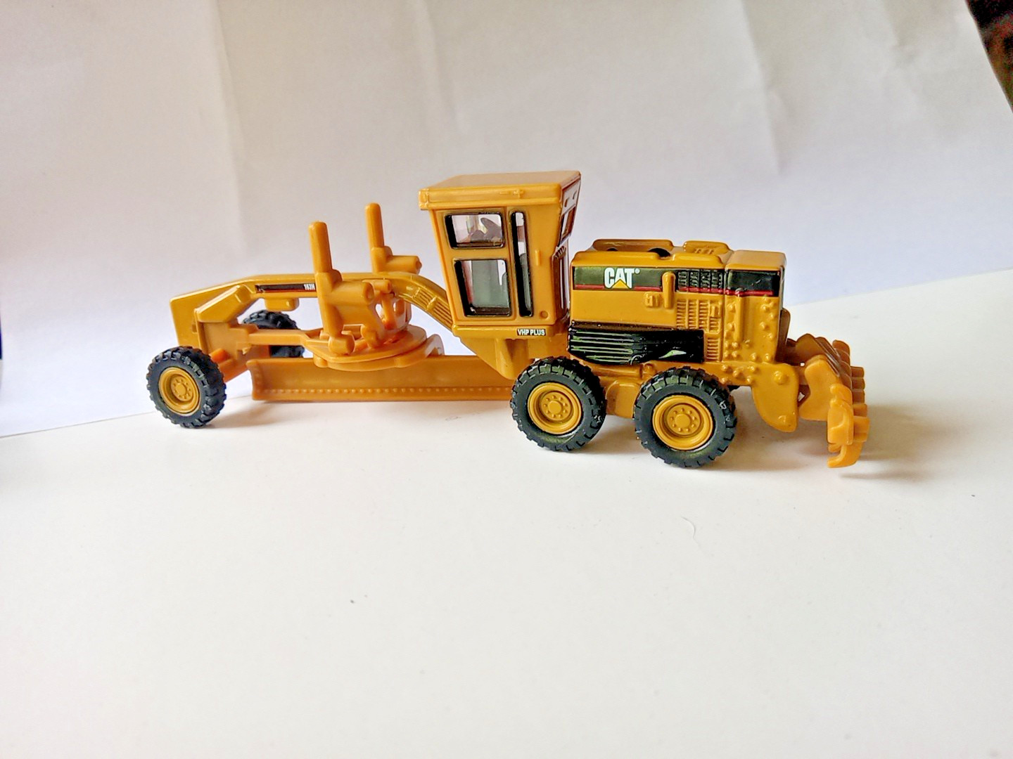 Diecast Masters 84403 Cat 163H Motor Grader 1/87 Scale Model