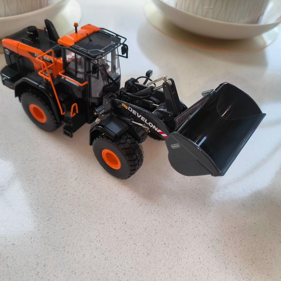 1/50 Scale DEVELON DL867 Wheel Loader Diecast Model Toy Gift NIB