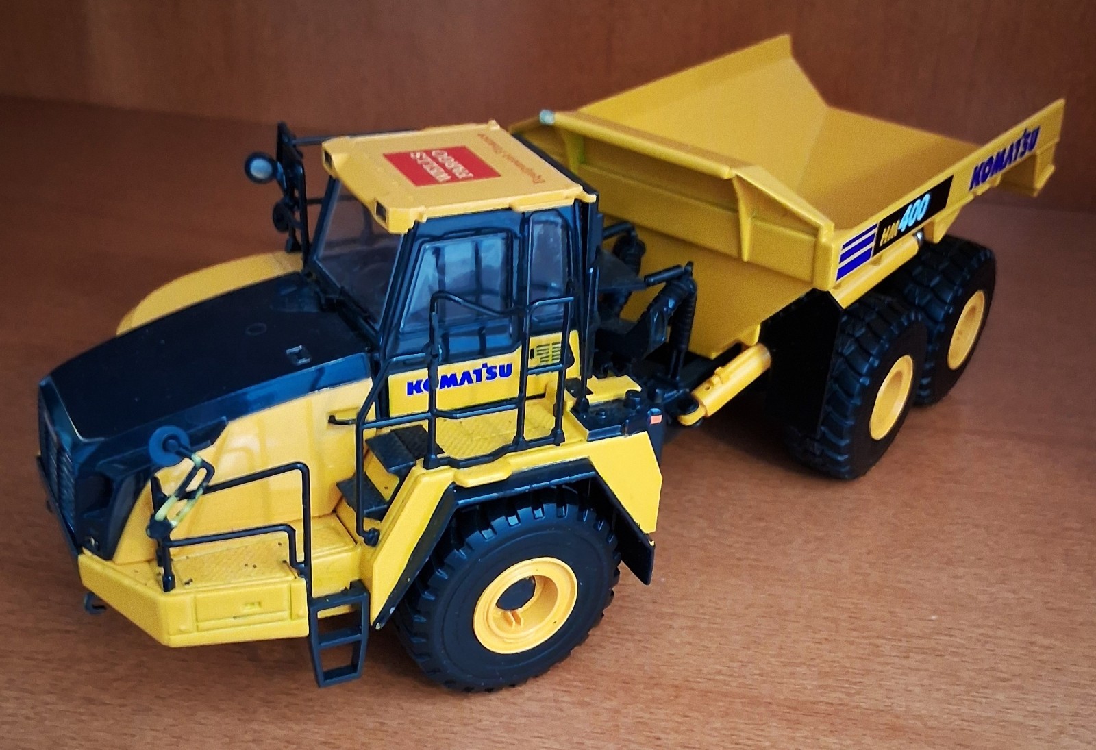 Komatsu HM400 Articulated Dump Truck Diecast 1:50 Scale – First Gear