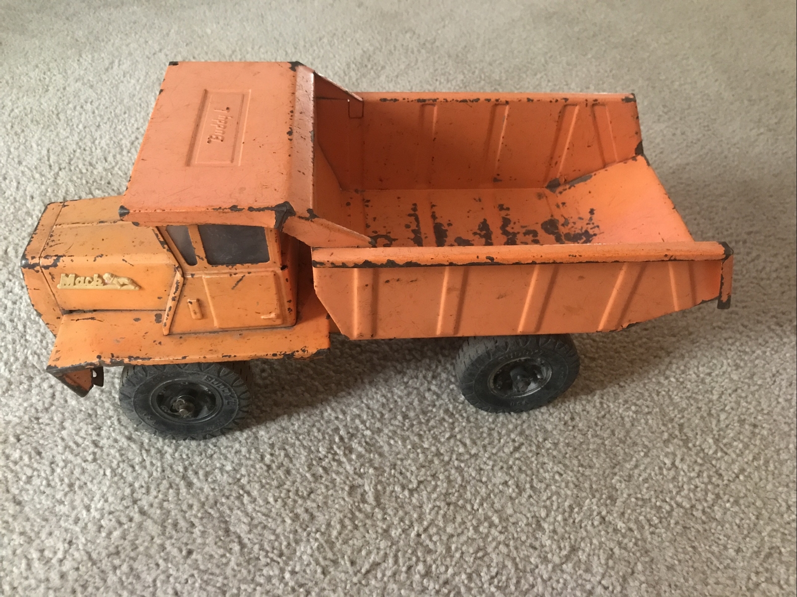 BUDDY L MACK ORANGE DUMP TRUCK PRESSED STEEL circa 1960&rsquo;S Rare Single Axle