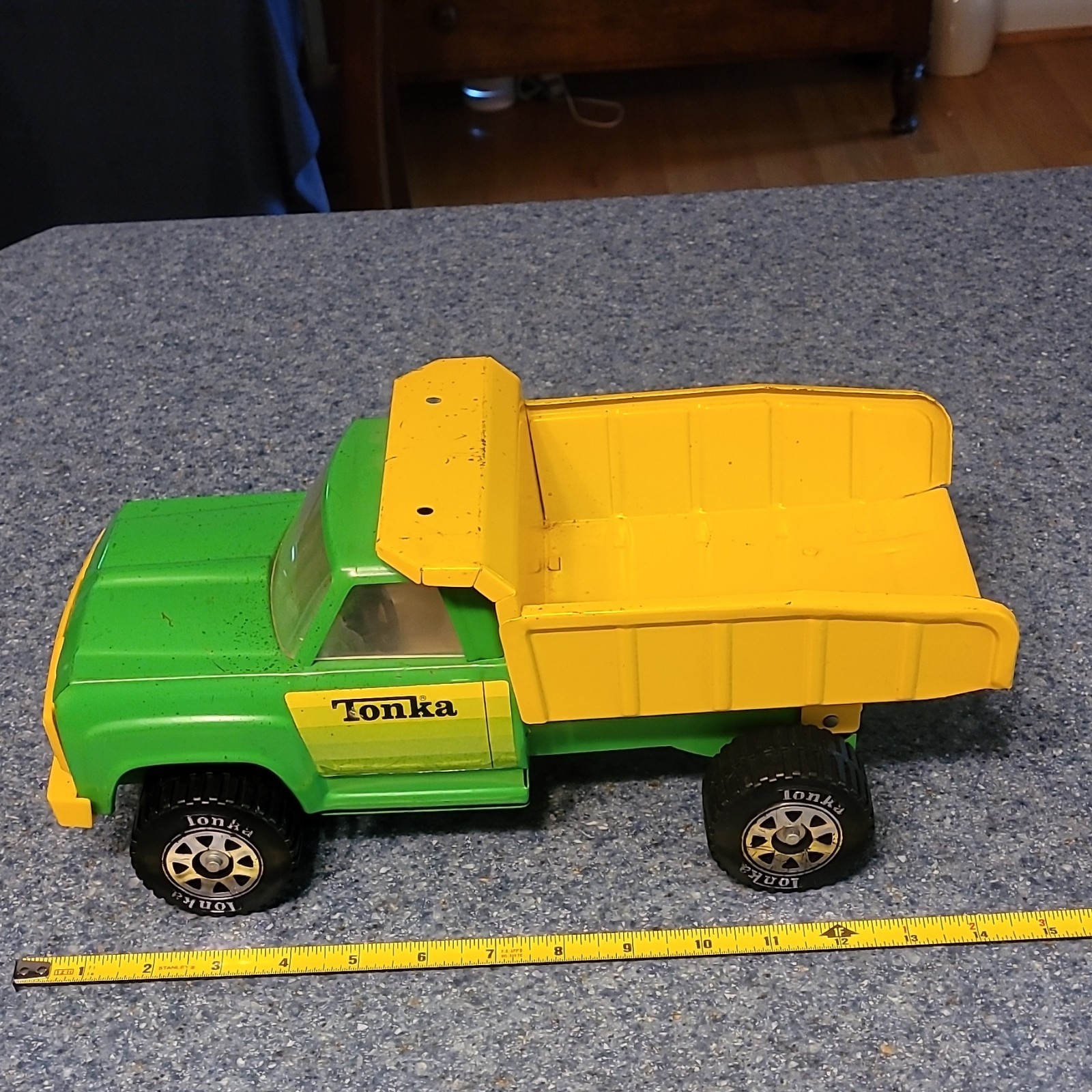 Tonka 13190 Green & Yellow Dump Truck Construction Toy Pressed Steel 1:18 Scale