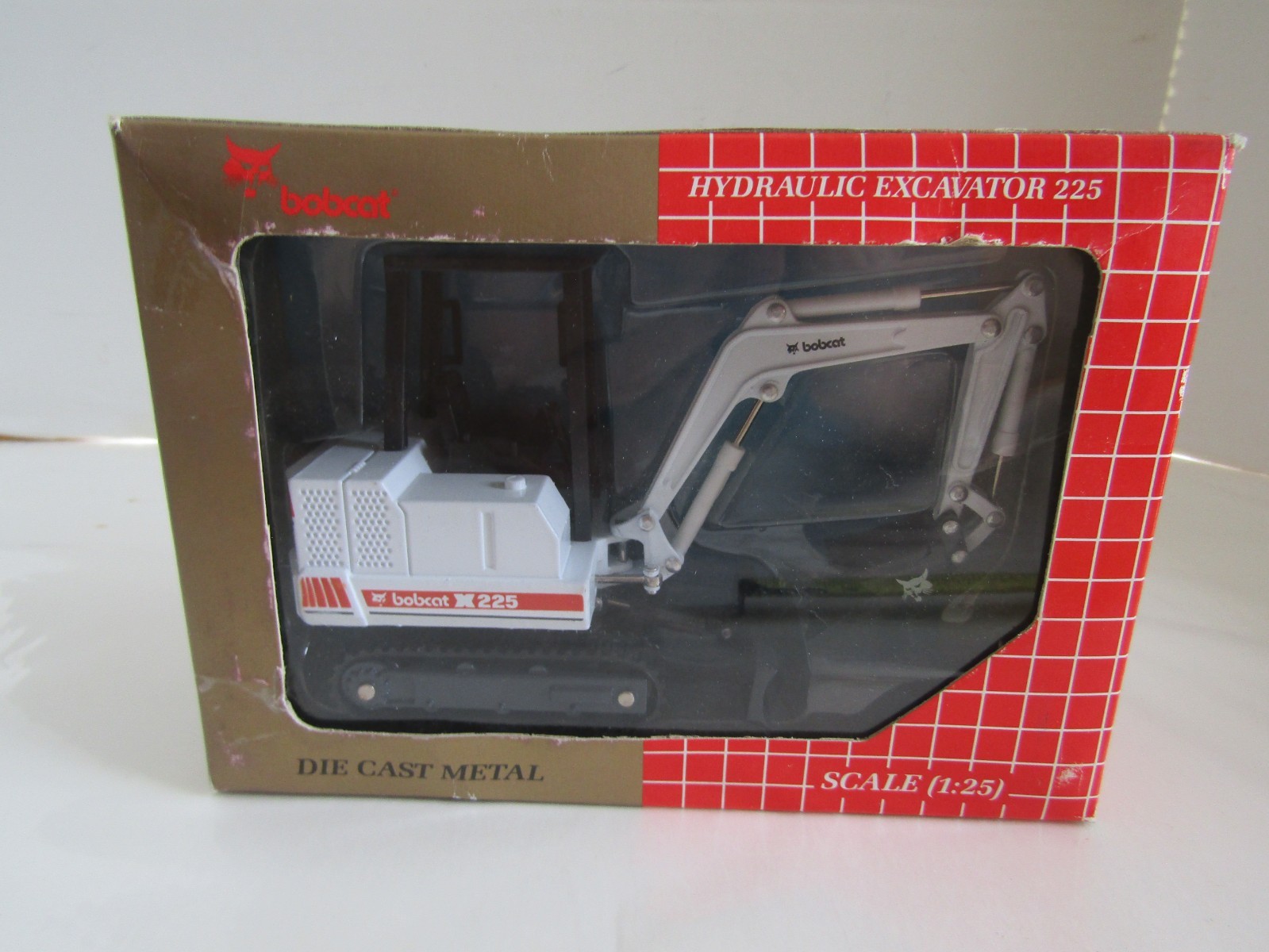 DIECAST TRUCK CONSTRUCTION BOBCAT EXCAVATOR X225 MELROE COMPANY 1:25 SCALE
